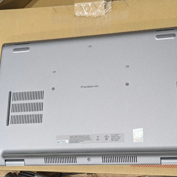 Laptop - Picture 4 of 9